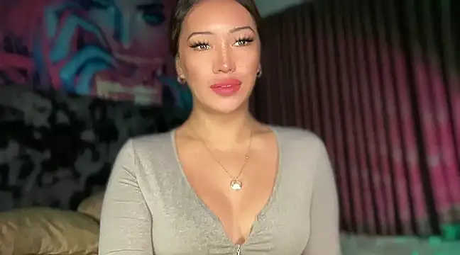 Jasmine Elcock online show from 03.17.25