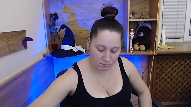 Snapshot of JosieJun_ chatting on 10.30.25 JosieJun online show from 10.30.25