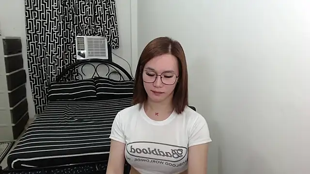 Snapshot of AmazingLuchie chatting on 03.05.25 AmazingLuchie online show from 03.05.25