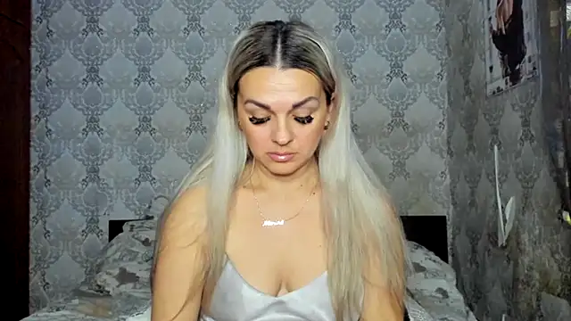 NicoletMoore online show from 12.17.24