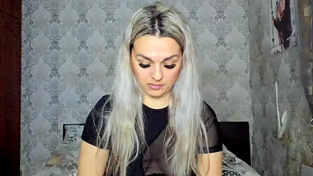 NicoletMoore online show from 02.06.25