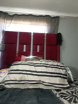 Snapshot of HoneyDropsX chatting on 03.22.25 HoneyDropsX online show from 03.22.25