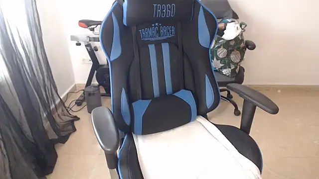 LARACRUZ30 online show from 04.10.26