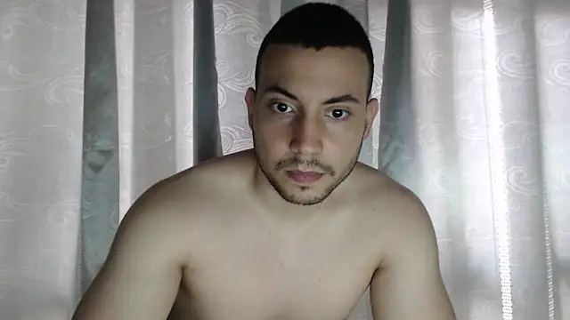 Snapshot of Armando_2002 chatting on 05.06.26 Armando 2002 online show from 05.06.26
