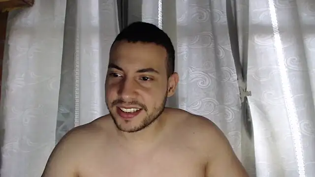 Snapshot of Armando_2002 chatting on 05.10.26 Armando 2002 online show from 05.10.26