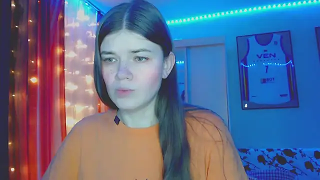 Snapshot of Klementa chatting on 10.16.25 Klementa online show from 10.16.25