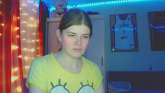 Snapshot of Klementa chatting on 11.23.25 Klementa online show from 11.23.25