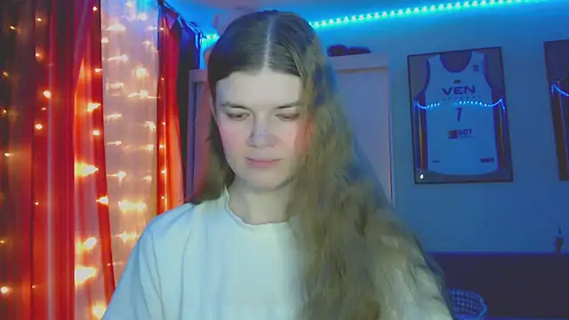 Snapshot of Klementa chatting on 11.26.25 Klementa online show from 11.26.25