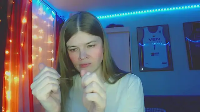 Snapshot of Klementa chatting on 11.29.25 Klementa online show from 11.29.25