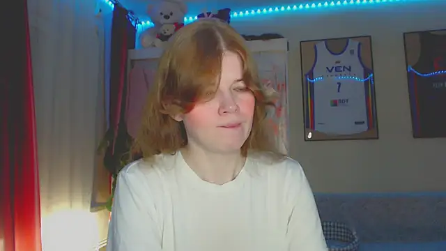 Snapshot of Klementa chatting on 07.25.26 Klementa online show from 07.25.26