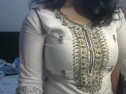 Snapshot of SiaraSiyA chatting on 12.29.24 SiaraSiyA online show from 12.29.24