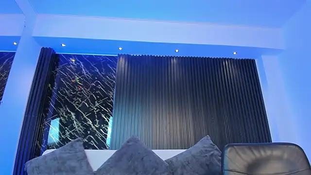 miataylorr1 online show from 01.10.25