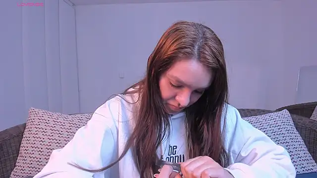 miataylorr1 online show from 02.04.25