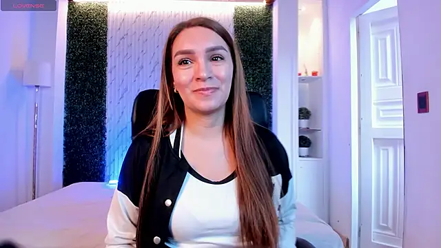 miataylorr1 online show from 10.12.25