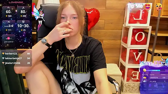 Snapshot of _fiona_Love chatting on 03.10.25 fiona Love online show from 03.10.25