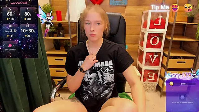 Snapshot of _fiona_Love chatting on 03.18.25 fiona Love online show from 03.18.25