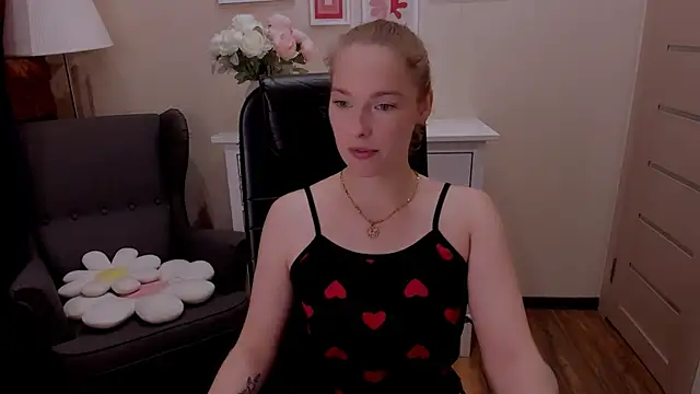 Snapshot of _fiona_Love chatting on 11.15.25 fiona Love online show from 11.15.25