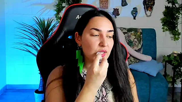 Snapshot of CeceliaJohnson chatting on 01.28.25 CeceliaJohnson online show from 01.28.25