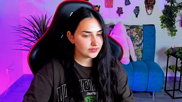 Snapshot of CeceliaJohnson chatting on 03.18.25 CeceliaJohnson online show from 03.18.25