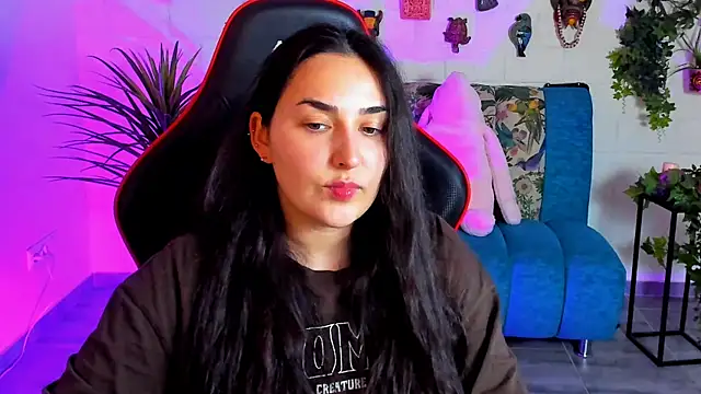 Snapshot of CeceliaJohnson chatting on 03.18.25 CeceliaJohnson online show from 03.18.25