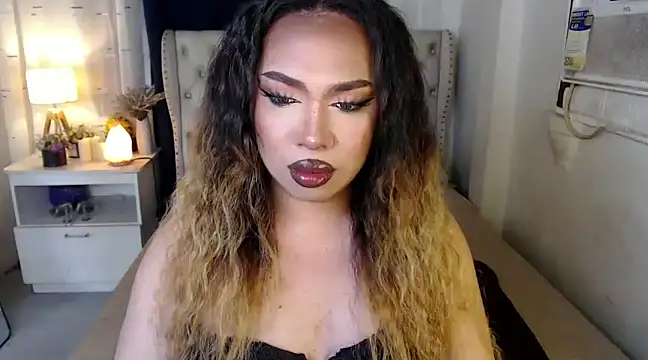 Snapshot of RebecaNextToYou chatting on 01.06.25 RebecaNextToYou online show from 01.06.25