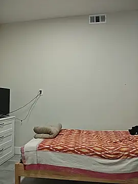 Snapshot of Susannemilf chatting on 10.25.25 Susannemilf online show from 10.25.25