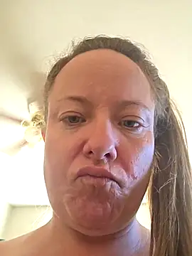 julimonroe online show from 10.05.25