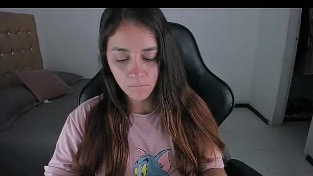 Snapshot of EmmaGrace1999 chatting on 12.06.24 EmmaGrace1999 online show from 12.06.24