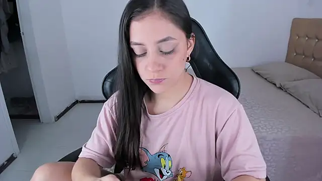 Snapshot of EmmaGrace1999 chatting on 10.23.25 EmmaGrace1999 online show from 10.23.25