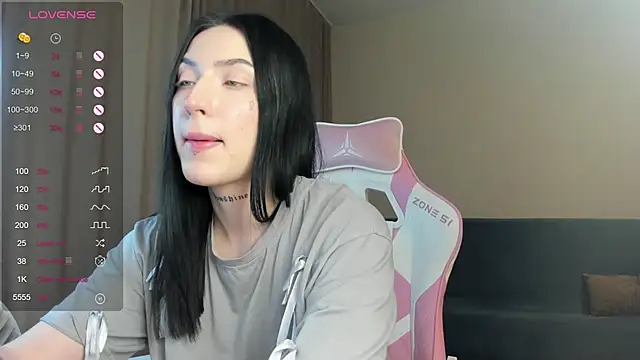 Snapshot of JenniferQueen11 chatting on 01.10.25 JenniferQueen11 online show from 01.10.25