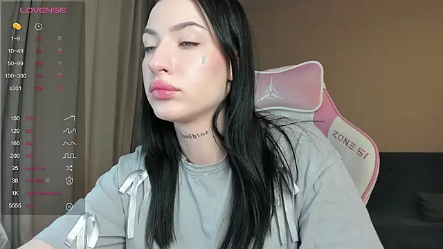 Snapshot of JenniferQueen11 chatting on 01.17.25 JenniferQueen11 online show from 01.17.25