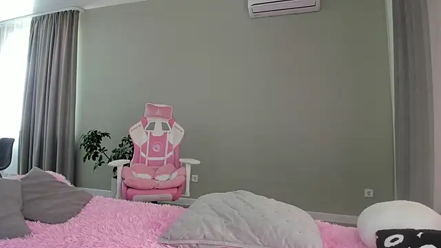 Snapshot of JenniferQueen11 chatting on 09.21.25 JenniferQueen11 online show from 09.21.25