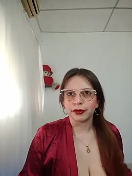 Snapshot of lorenitabella chatting on 05.27.26 lorenitabella online show from 05.27.26