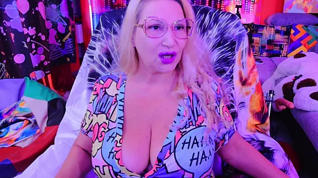 Snapshot of mature_lisa_naughty chatting on 09.27.25 mature lisa naughty online show from 09.27.25