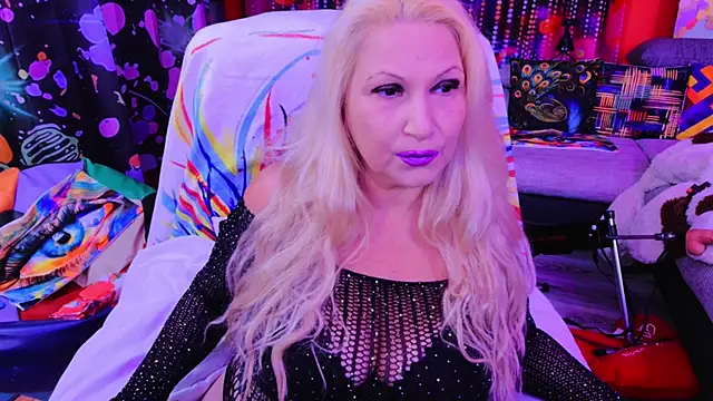 Snapshot of mature_lisa_naughty chatting on 10.13.25 mature lisa naughty online show from 10.13.25