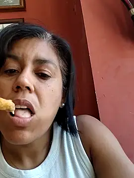 Snapshot of Molly_newman6 chatting on 07.17.26 Molly newman6 online show from 07.17.26