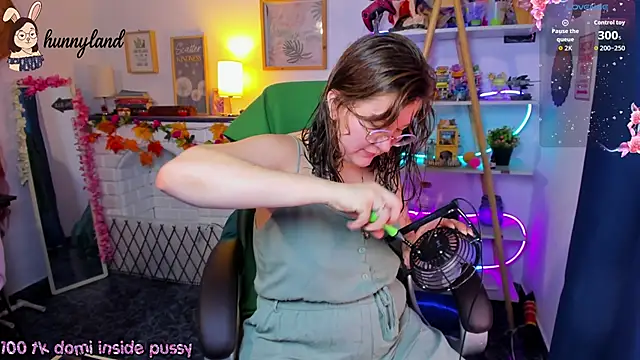 HunnyyLove online show from 02.17.26