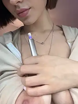 Snapshot of Camilla_Railian chatting on 12.20.24 Camilla Railian online show from 12.20.24