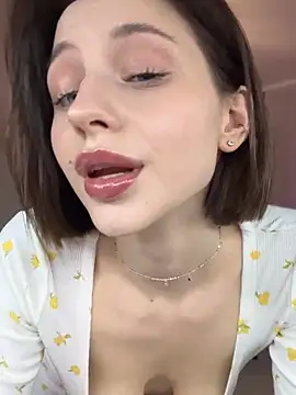 Snapshot of Camilla_Railian chatting on 12.20.24 Camilla Railian online show from 12.20.24