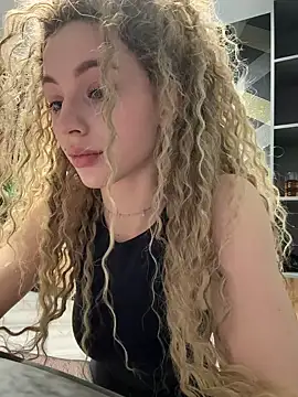 Snapshot of Camilla_Railian chatting on 01.27.25 Camilla Railian online show from 01.27.25