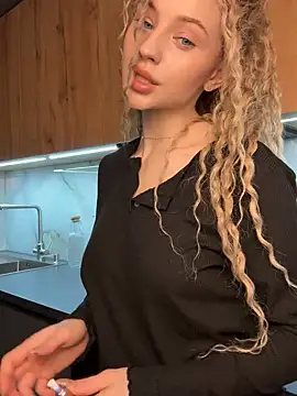 Snapshot of Camilla_Railian chatting on 02.01.25 Camilla Railian online show from 02.01.25