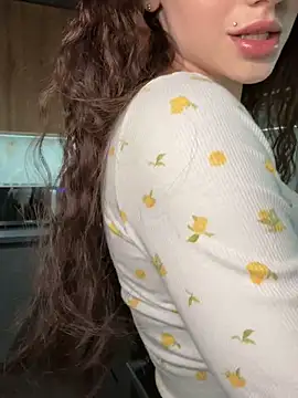 Snapshot of Camilla_Railian chatting on 03.12.25 Camilla Railian online show from 03.12.25