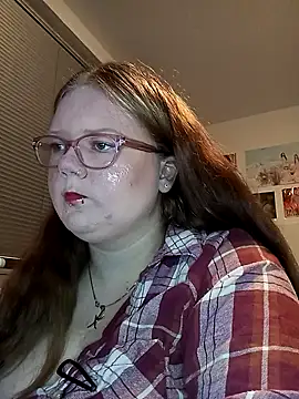 Snapshot of Merle18 chatting on 09.13.25 Merle18 online show from 09.13.25