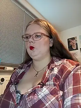 Snapshot of Merle18 chatting on 09.14.25 Merle18 online show from 09.14.25