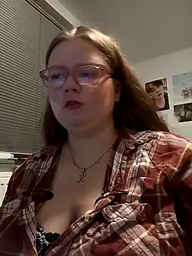 Snapshot of Merle18 chatting on 09.20.25 Merle18 online show from 09.20.25