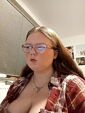 Snapshot of Merle18 chatting on 10.16.25 Merle18 online show from 10.16.25