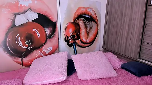 Snapshot of sofiaa_snoww chatting on 12.27.24 sofiaa snoww online show from 12.27.24