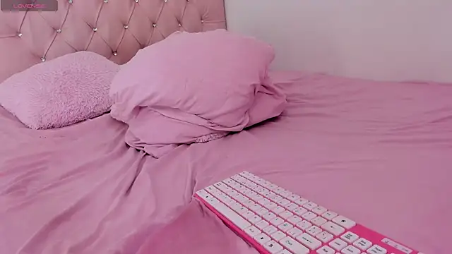 Snapshot of sofiaa_snoww chatting on 03.02.25 sofiaa snoww online show from 03.02.25