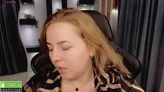 Snapshot of Mira_Mermayd chatting on 11.23.25 Mira Mermayd online show from 11.23.25