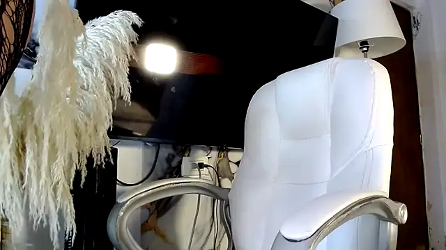 Snapshot of saraplayboy96 chatting on 09.24.25 saraplayboy96 online show from 09.24.25